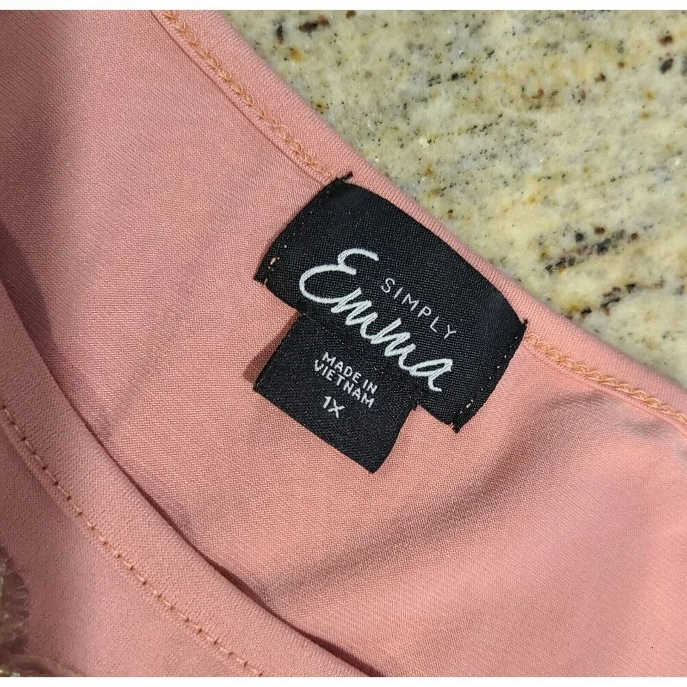 Simply Emma Size 1X Sharkbite Hem 3/4 Sleeve Beaded Embellished Neck Top Pink - Picture 11 of 15